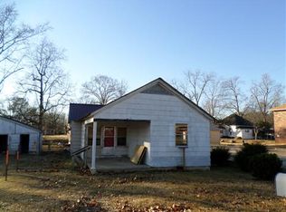 33 N Dobbs St, Ackerman, MS 39735