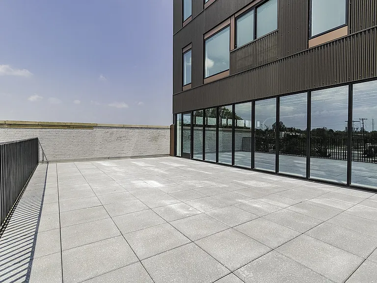 202 Railside — Photo 32