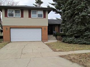 4244 Applewood Ln, Matteson, IL 60443