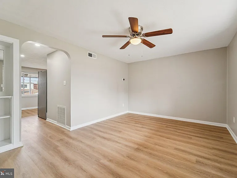 7926 Bank St — Photo 5