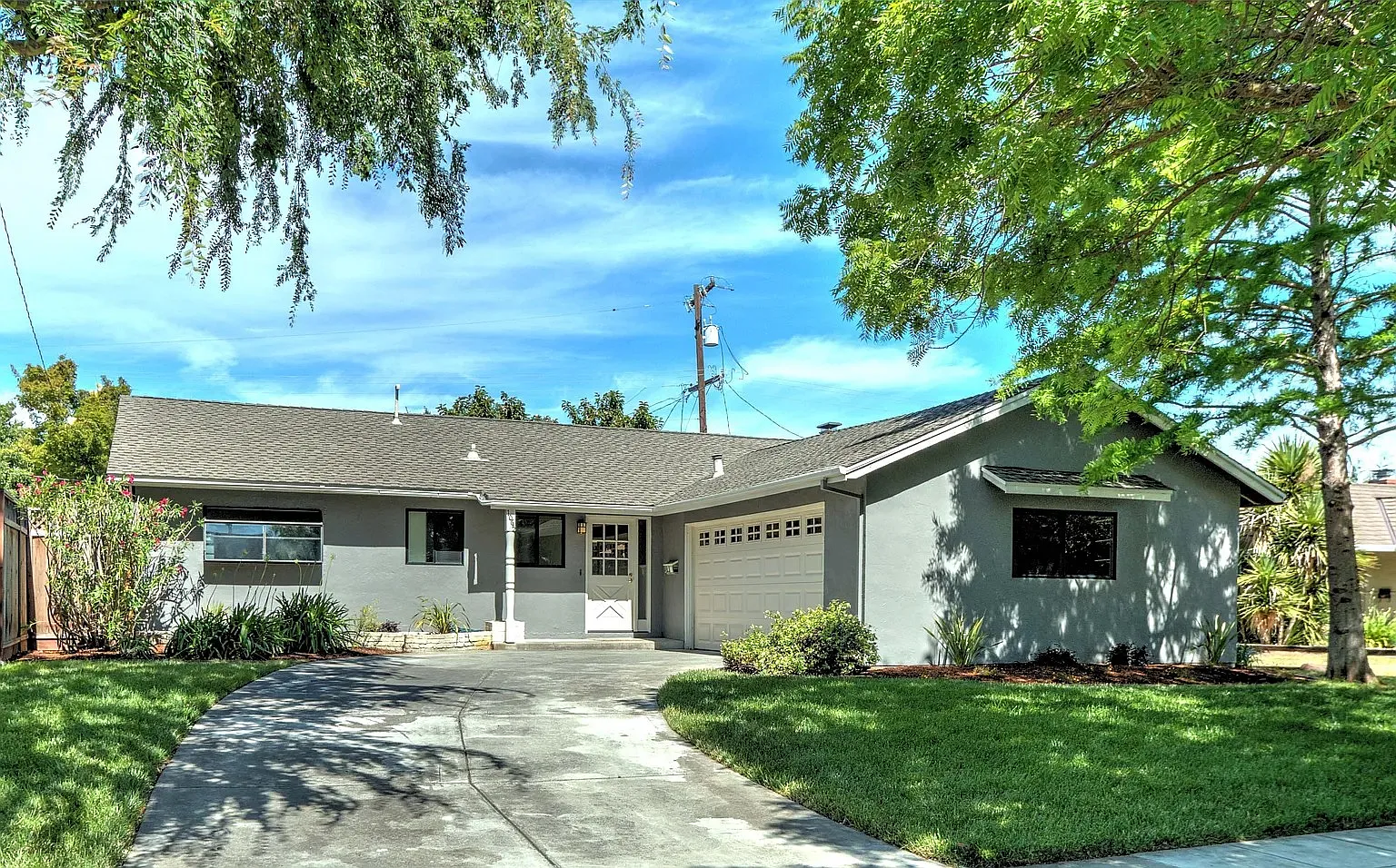 3 bed, 1300 sqft, $5,200 — Photo 1