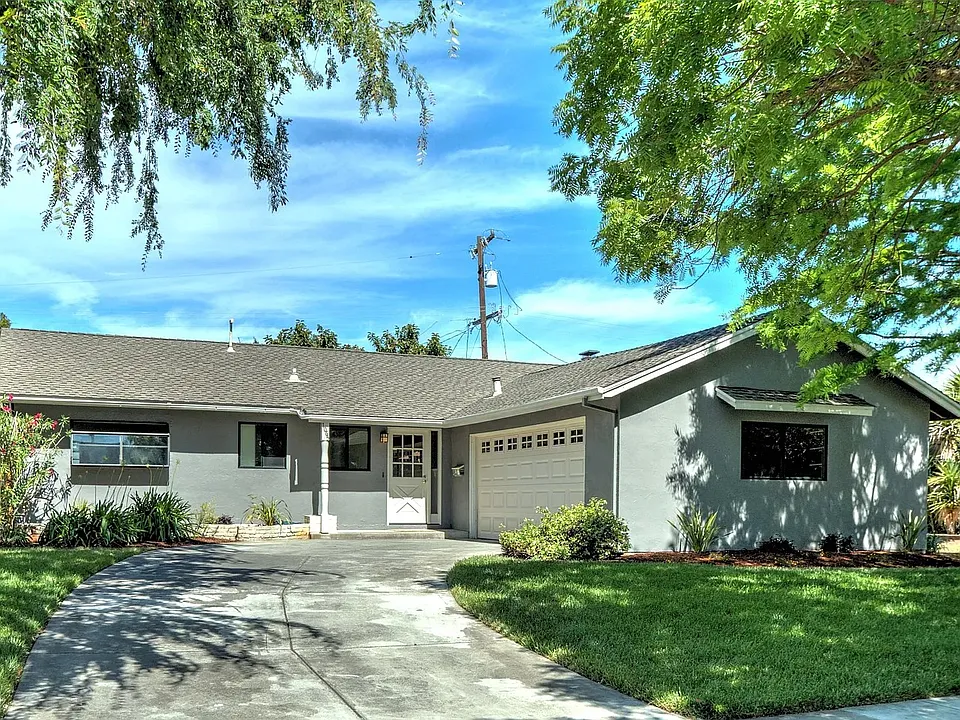 1065 Sweet Ave
