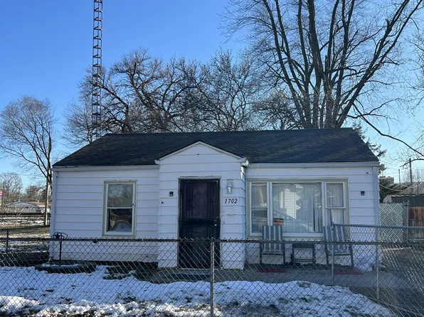 1702 E Cummins Ave, Springfield, IL 62702