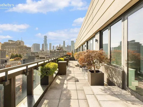 505 Greenwich St, New York, NY 10013