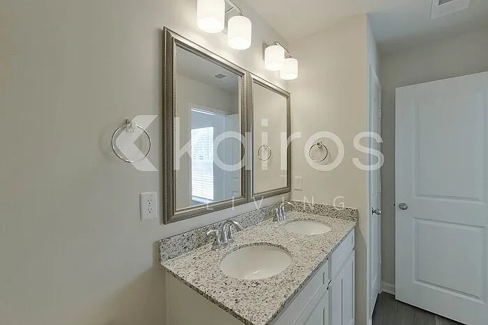 2401 Banyon Cir — Photo 10