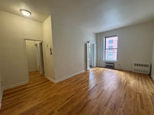 1240 Lexington Avenue image 1 of 8