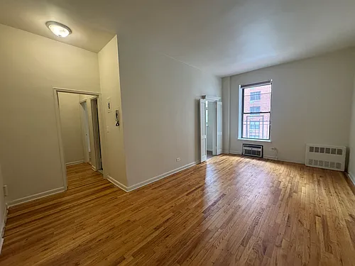 1240 Lexington Ave #33 Photo 1