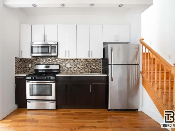 162 Throop Avenue image 2 of 6