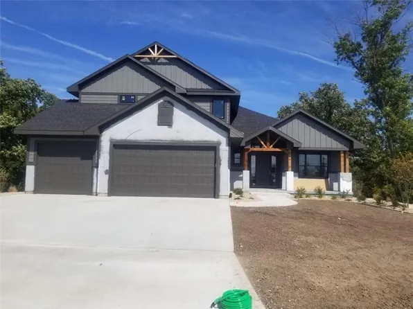 4412 Grande Bluffs Ct, Manhattan, KS 66503