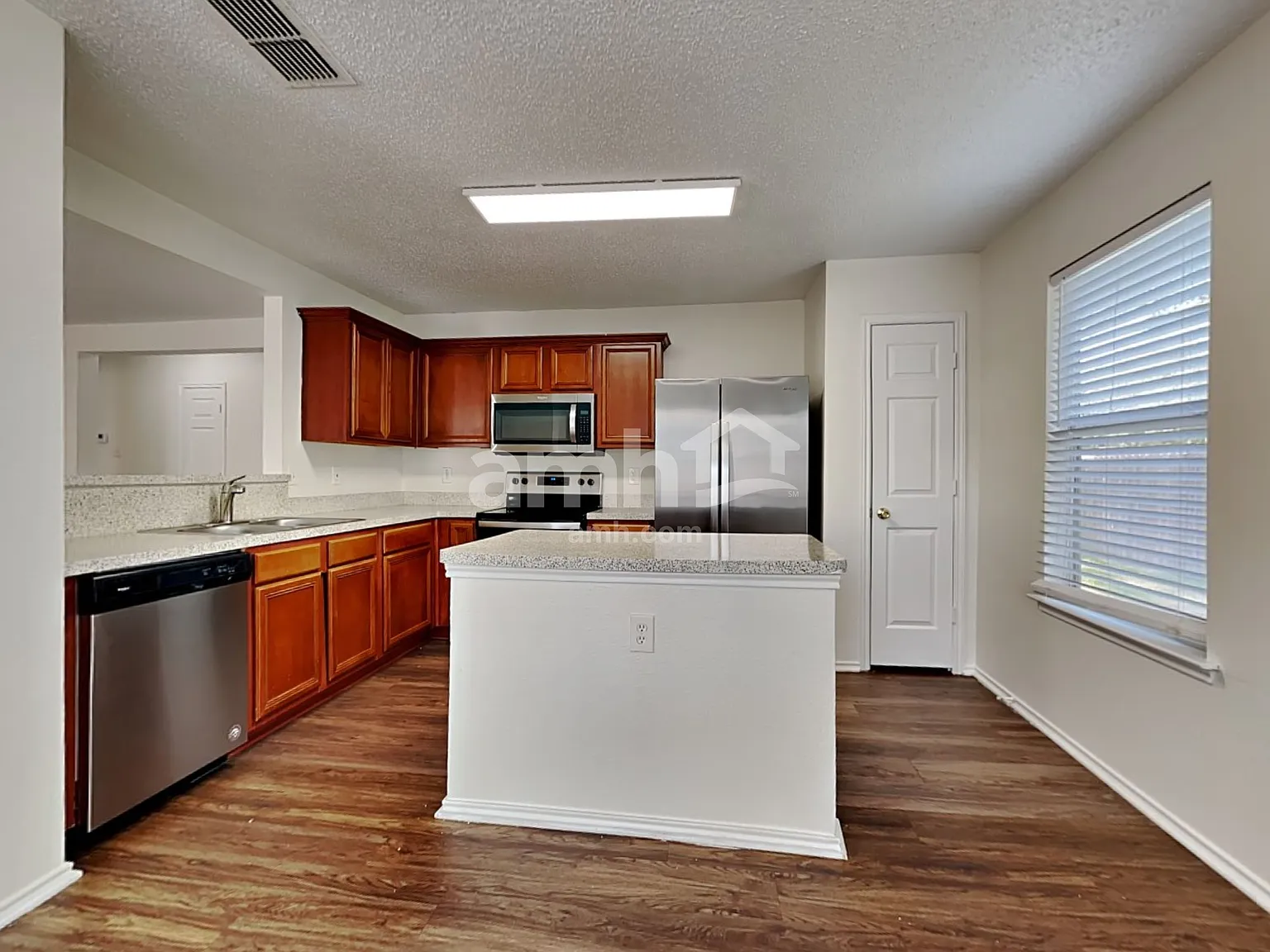 4 bed, 2.0 bath, 1798 sqft, $2,230 — Photo 3