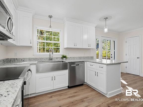 2nd image of 814 Nassau Dr