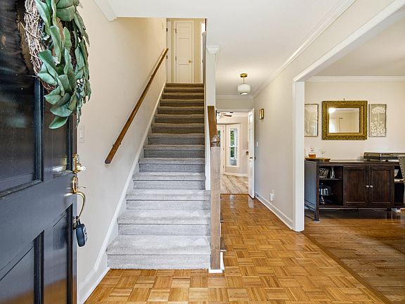 4th image of 2901 Meadowview Ct