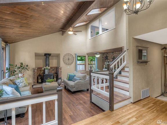 2nd image of 50 SE Shadowood Dr