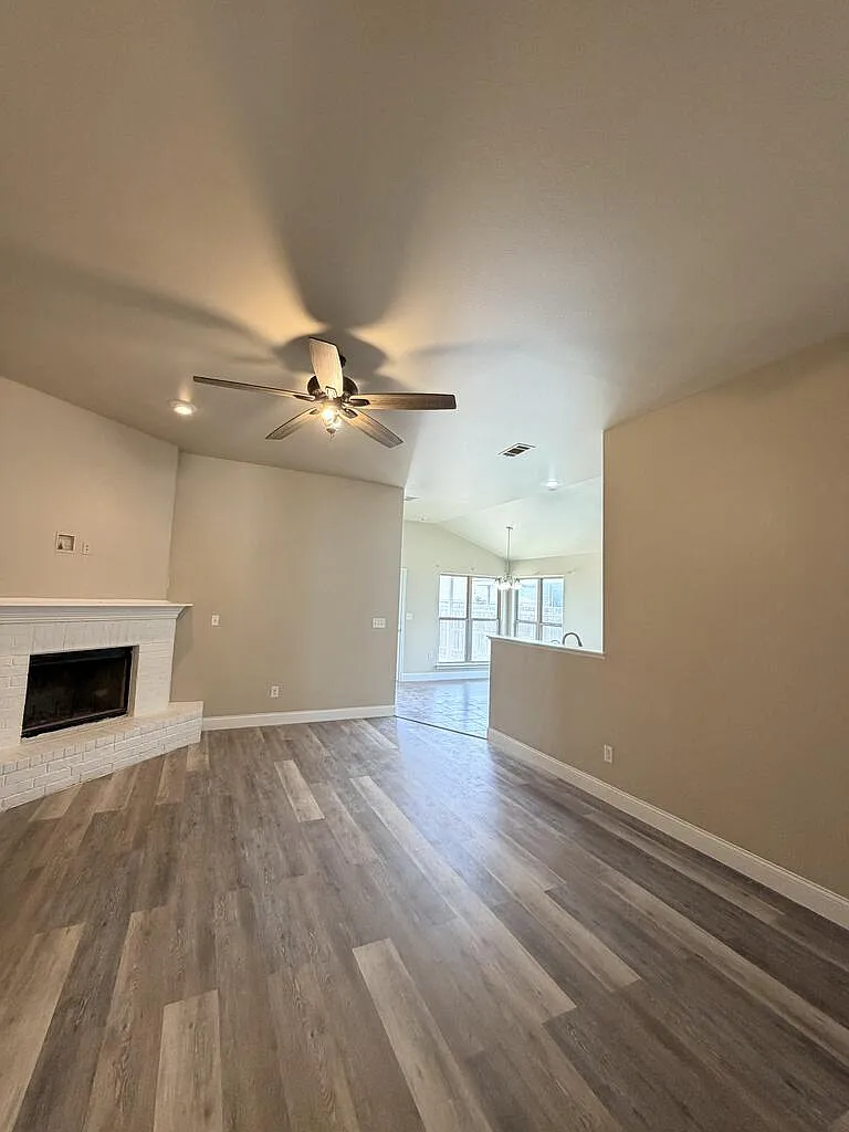 3 bed, 2.0 bath, 1630 sqft, $2,200 — Photo 4