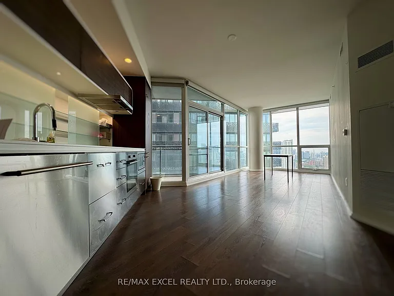 45 Charles St E #3312 — Photo 13