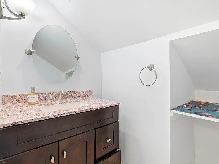527 Stevenson St — Photo 34