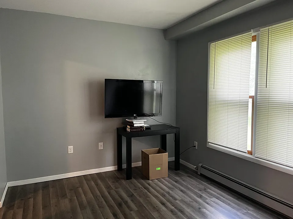 201 E 3rd St #3