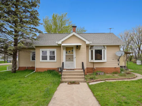 3760 Wagner Rd, Waterloo, IA 50703