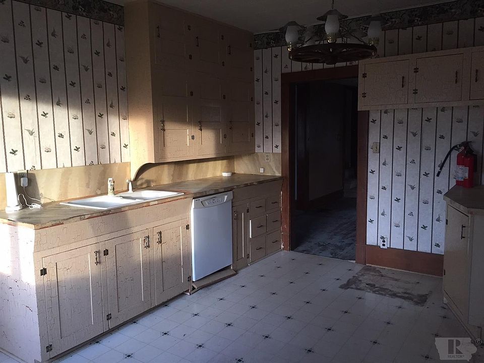 2nd image of 185 W 12th St