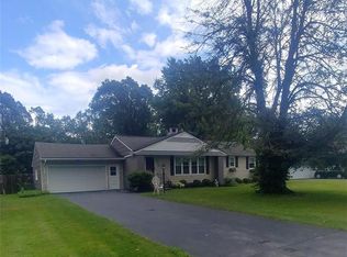 4515 Hedgewood Dr, Williamsville, NY 14221