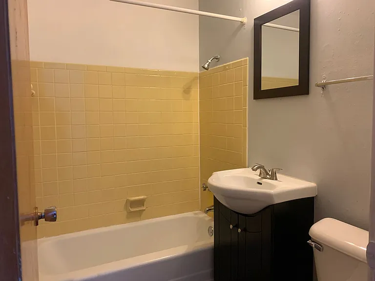 1456 N Farwell Ave — Photo 25