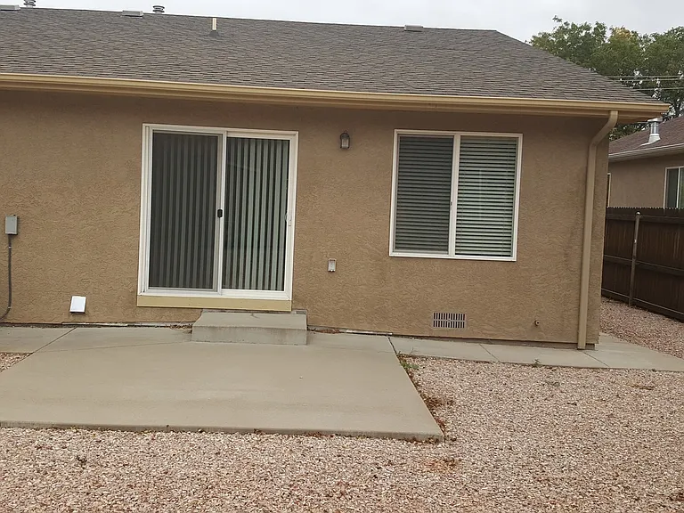 925 Meadows Ave #A — Photo 16