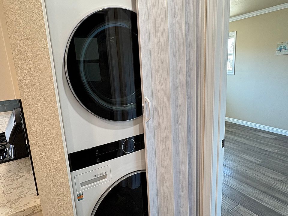 In unit Washer and dryer