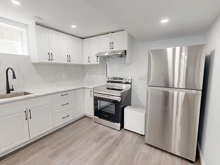 3252 Meadowgate Blvd #LOWER — Photo 2