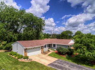 1051 N McKinley Rd, Flushing, MI 48433