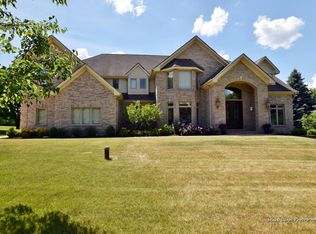 4N636 Magnolia Ln, Wayne, IL 60184