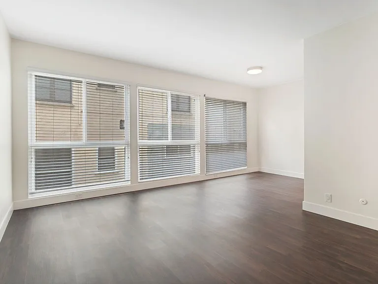 350 S Reeves Dr — Photo 17