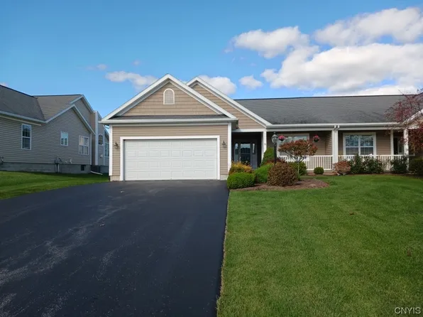 3815 Neptune Ln, Syracuse, NY 13209