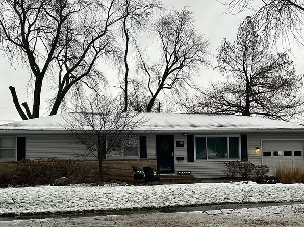 227 E Bullard St, Forrest, IL 61741