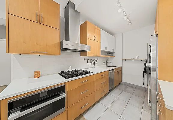 5th image of 99 John St APT 1109