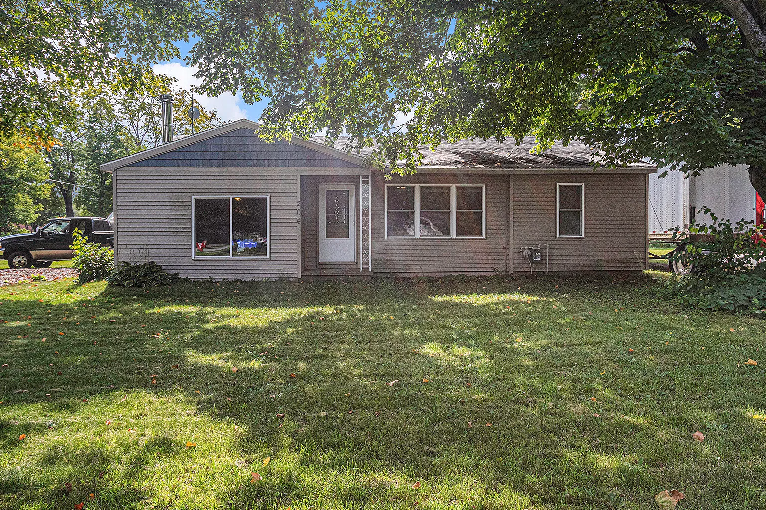 204 Hawley St photo 1