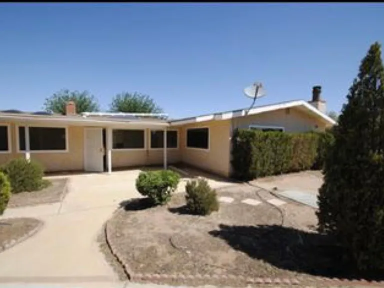 21008 South Rd — Photo 1