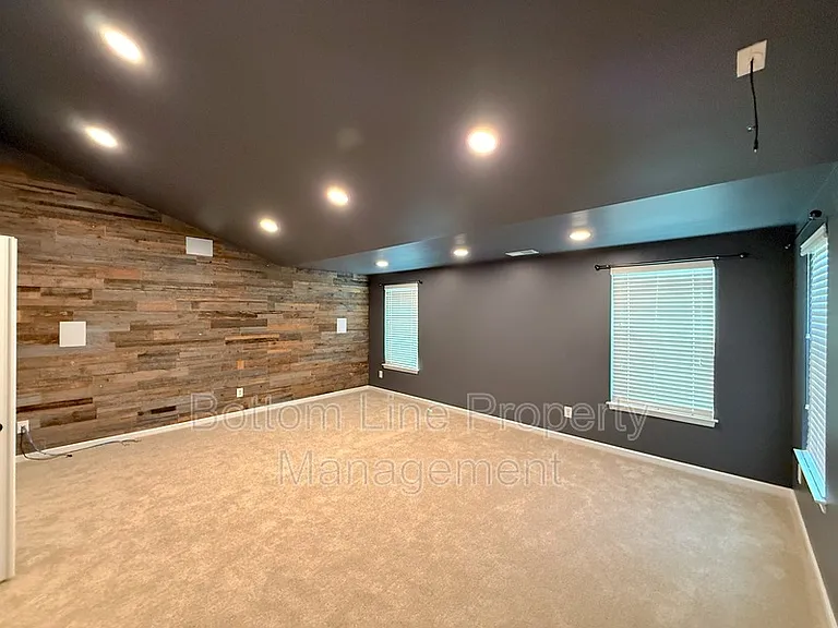 15007 Skypark Dr — Photo 24