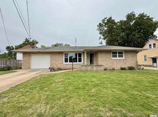1105 S 6th St, Pekin, IL 61554