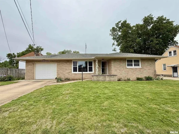 1105 S 6th St, Pekin, IL 61554