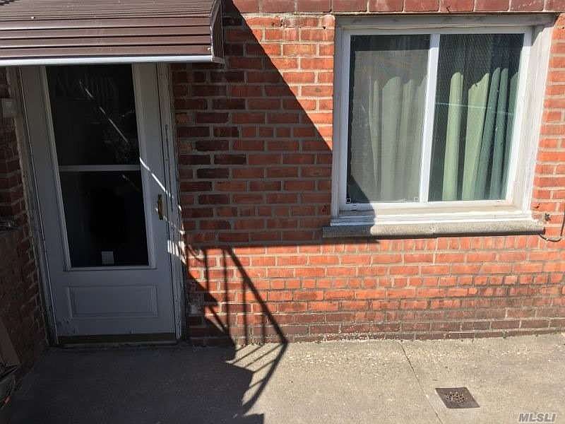 1st image of 3569 Laconia Ave #1
