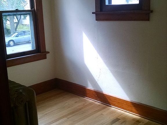 5th image of 241 Dunning St