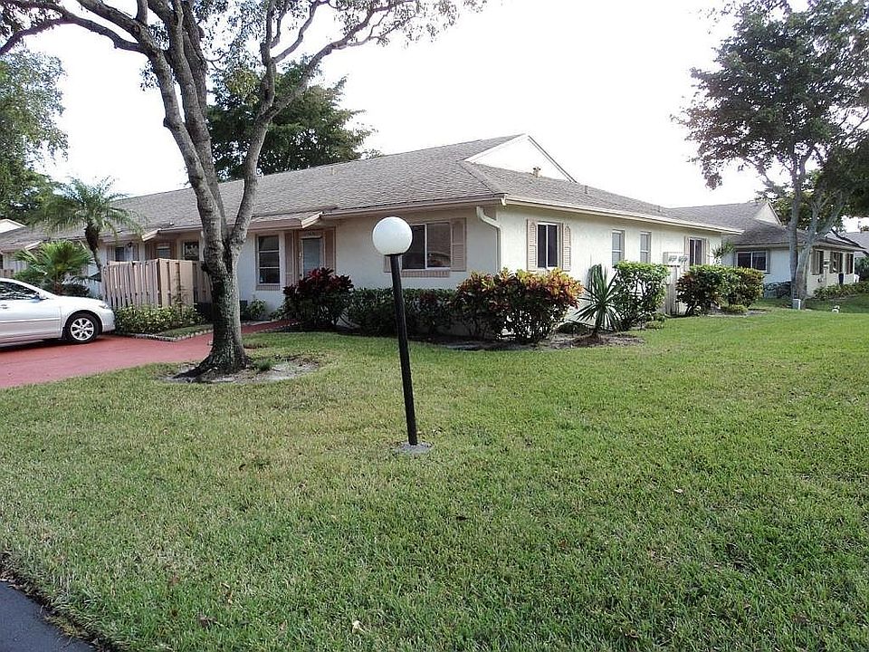 End unit w/natural light