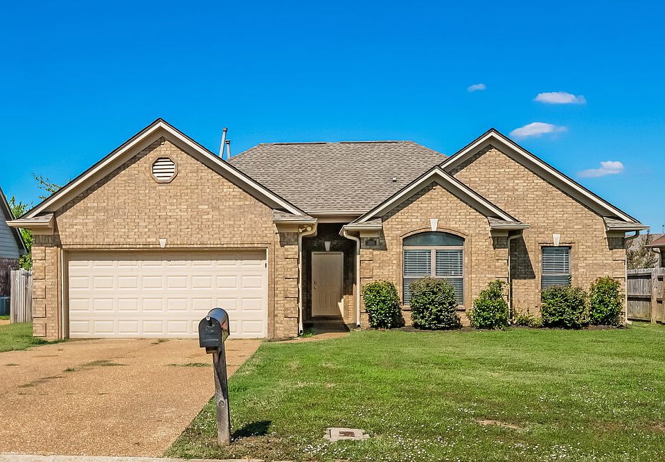 1st image of 300 Mossy Springs Dr