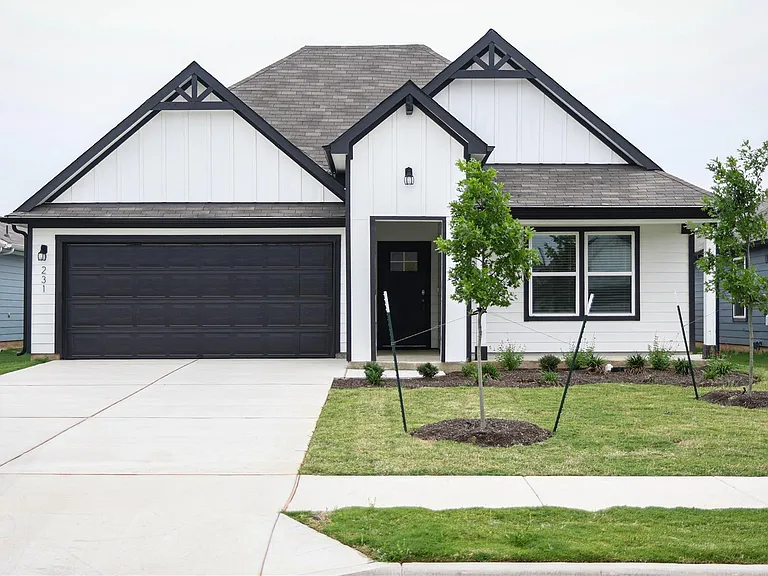 231 Sweetwater Creek Ln — Photo 1