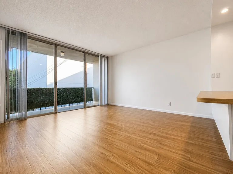 1447 S Saltair Ave #208 — Photo 24