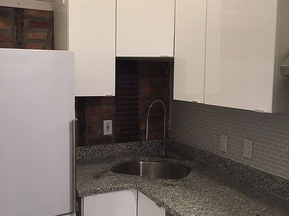 2nd image of 199 Nassau Ave #2R