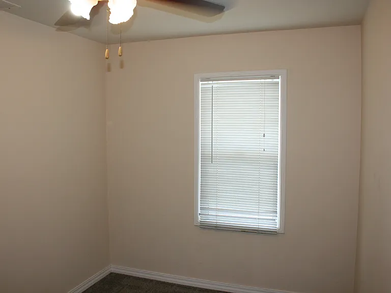 1460 Oxford Way — Photo 35