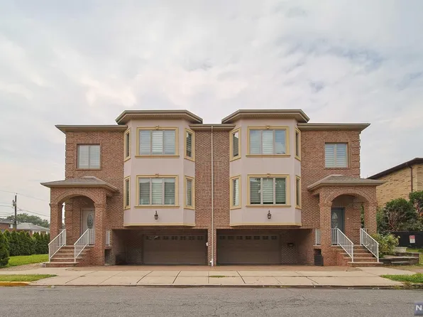 253A 3rd St #A, Palisades Park, NJ 07650