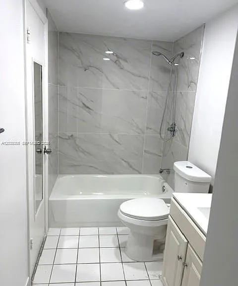 3640 NW 9th St #302 — Photo 3