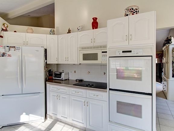 2nd image of 709 Woodlake Dr